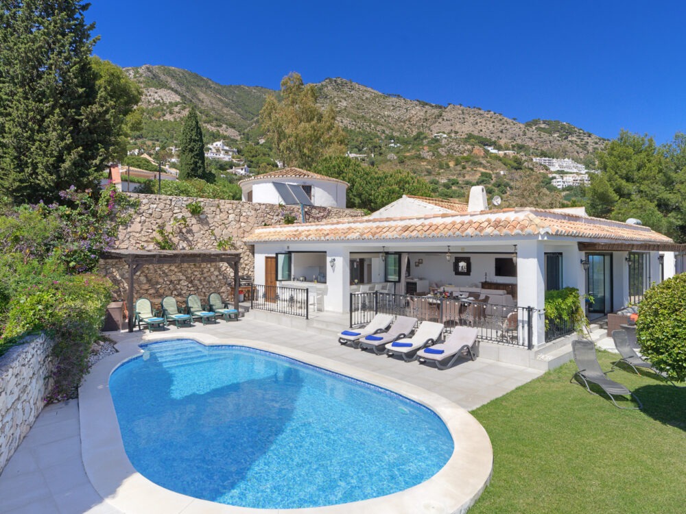 La Escala – Family Holiday Villa with stunning views